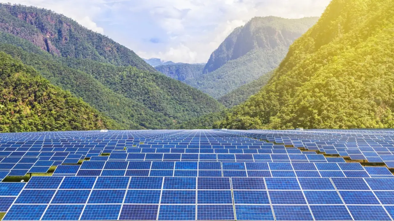 Pannelli solare galleggianti: ecco la nuova forma del fotovoltaico