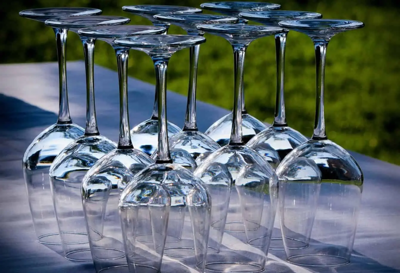 Come pulire i bicchieri senza aloni